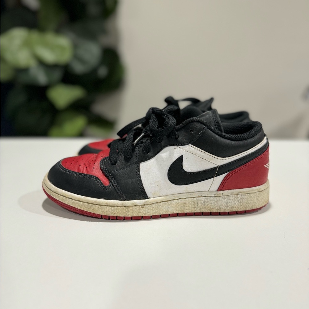 Nike Black, Red, and White Low-Top Sneakers (AS IS)